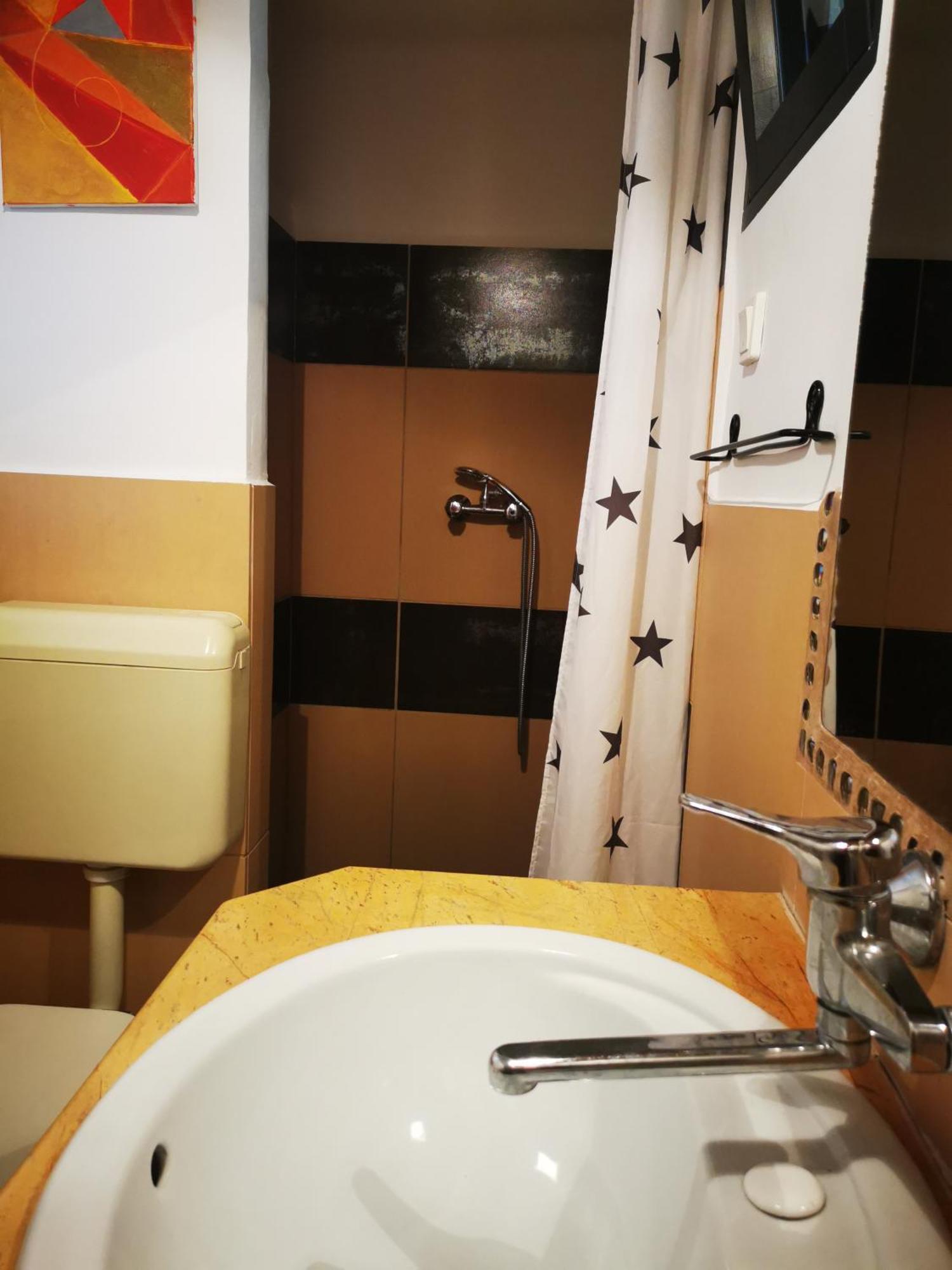 Arlekin Apartman Apartment เฮวิซ ภายนอก รูปภาพ