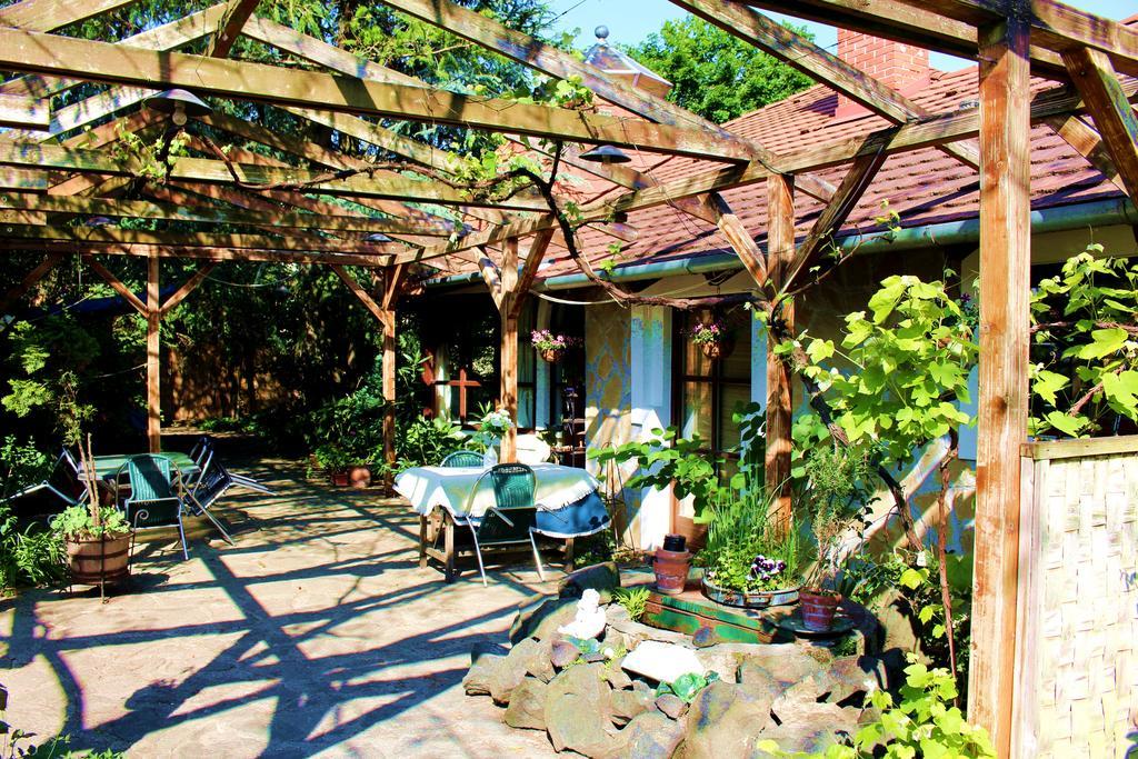 Arlekin Apartman Apartment เฮวิซ ภายนอก รูปภาพ